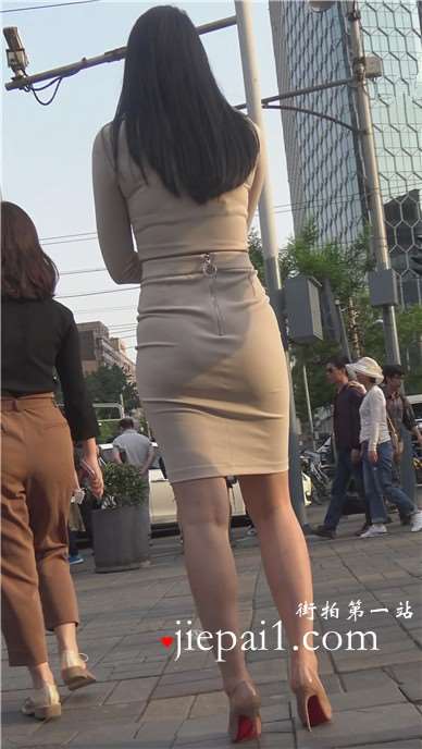 4k-街拍超级性感短裙美臀高跟鞋大美女 [2.03 GB]