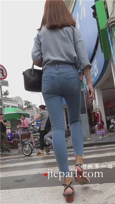 街拍紧身蓝牛灰衬衫清纯小清新美女 [617 MB]