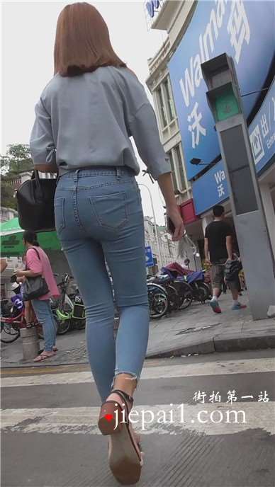 街拍紧身蓝牛灰衬衫清纯小清新美女 [617 MB]