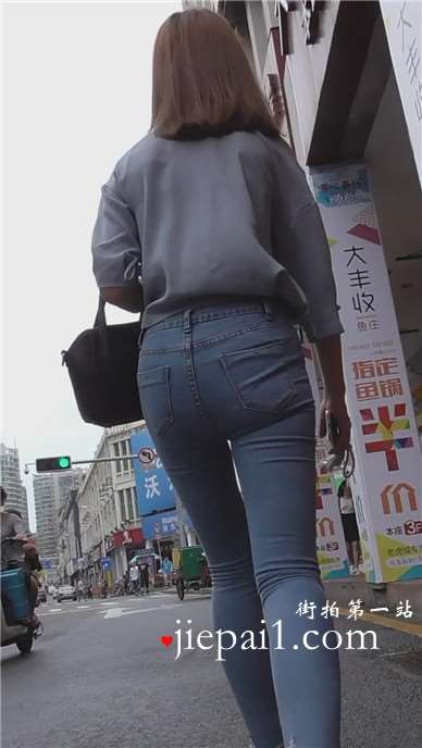街拍紧身蓝牛灰衬衫清纯小清新美女 [617 MB]