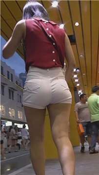 街拍超级美臀高腰白短热裤性感美腿美眉 [871 MB]