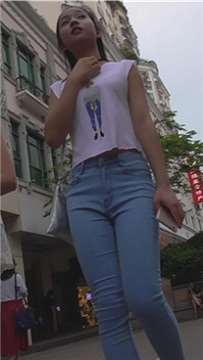 街拍极品苗条好身材蓝牛美女姐姐 [633 MB]