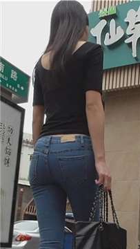 低胸紧身T恤蓝牛美臀小姐姐逛服装店 [1.16 GB]