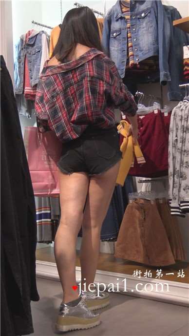 4k-高腰蜜臀格子衫大嘴美眉逛服装店 [1.81 GB]