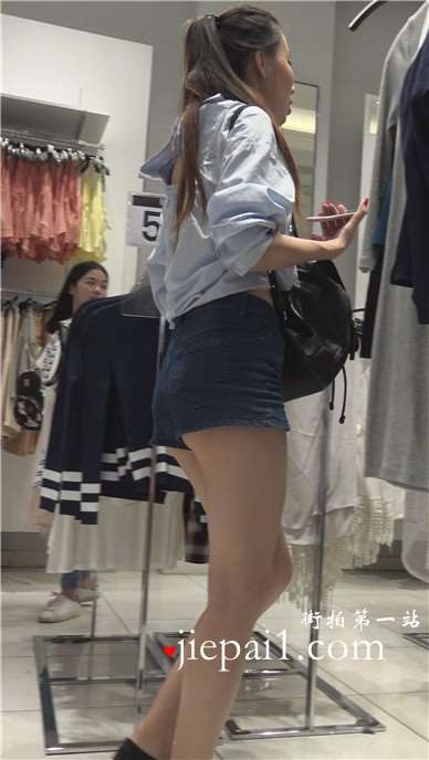4k-服装店里挑衣服的热裤美腿清秀女神姐姐 [2.84 GB]