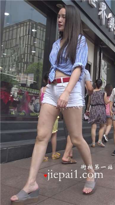 4k-蓝衬衫白热裤大长腿美女姐姐 [2.36 GB]