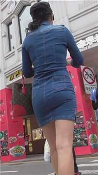 街拍性感包臀牛仔裙高跟鞋美少妇，成熟有韵味 [909 MB]