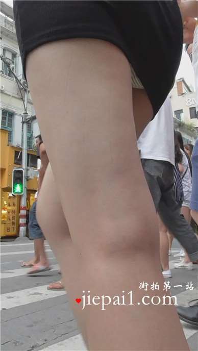 街拍性感翘臀黑色小吊带包臀去美眉 [1.09 GB]