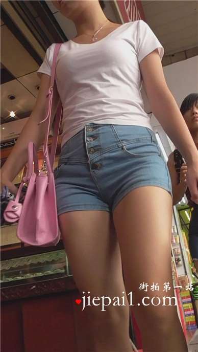 街拍高腰蜜桃臀牛仔热裤丰满美少妇 [937 MB]