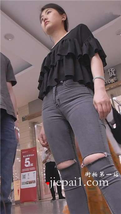 街拍极品紧身灰牛美女  [860 MB]