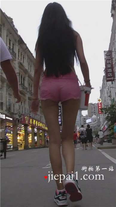 街拍粉热裤露脐小蛮腰美腿运动鞋美女 [1.13 GB]