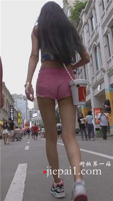 街拍粉热裤露脐小蛮腰美腿运动鞋美女 [1.13 GB]