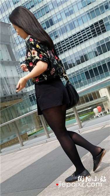 4k超清，街拍黑丝袜苗条好身材美女小姐姐