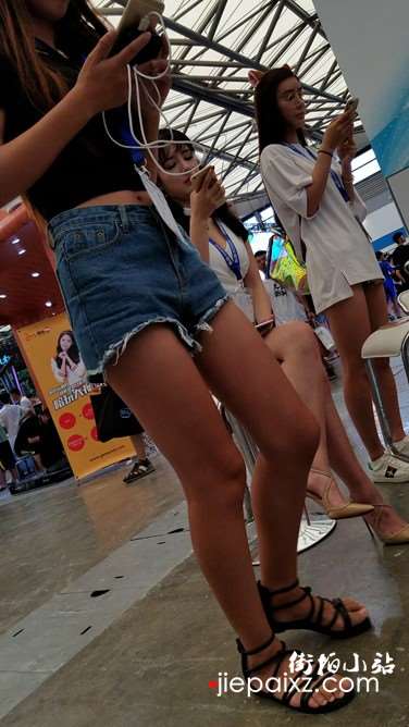 4k超清，白皙美腿高跟鞋美女，牛仔热裤美女不断抢镜
