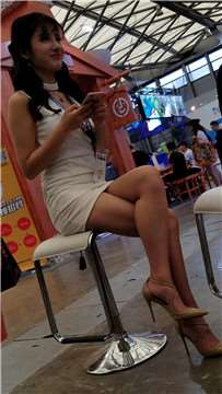 4k超清，白皙美腿高跟鞋美女，牛仔热裤美女不断抢镜