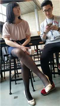 4k超清，粉衣黑丝袜美眉