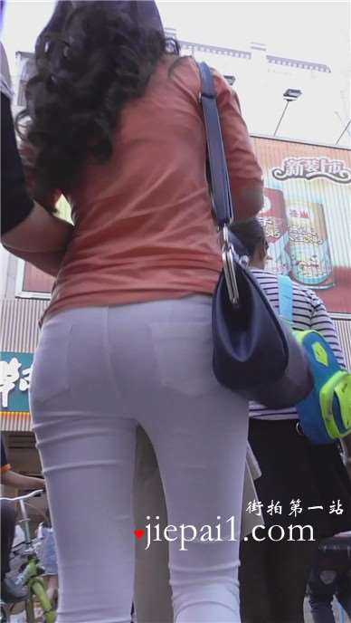 熟女的紧身白裤美臀超级诱惑 [783 MB]