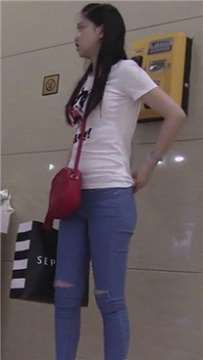 逛街随拍三位美臀美腿美女少F [1.56 GB]
