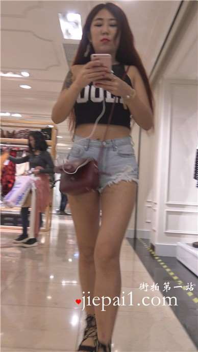 4k-极品劲爆身材超短热裤圆臀美女姐姐逛服装店 [3.06 GB]