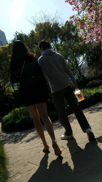 4k超清，粉色高跟鞋裸腿性感美眉
