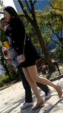 4k超清，粉色高跟鞋裸腿性感美眉