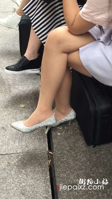 白嫩高跟美腿