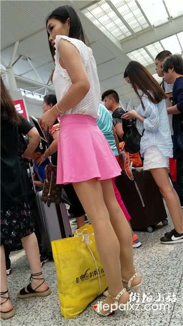4k超清，粉裙性感美少妇，背影很诱惑哦