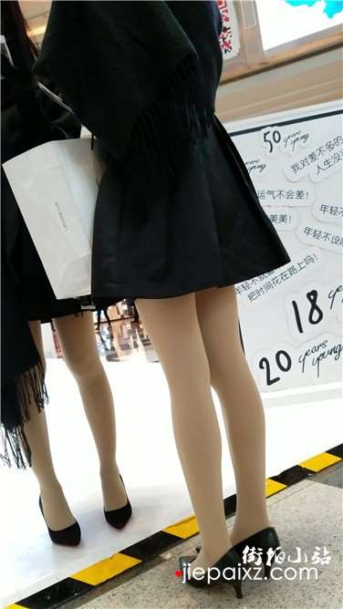 4k超清，气质短裙丝袜高跟文艺小清新美女