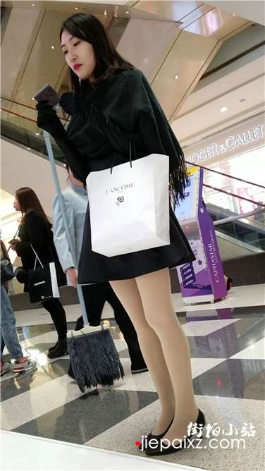 4k超清，气质短裙丝袜高跟文艺小清新美女