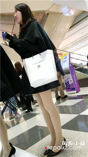 4k超清，气质短裙丝袜高跟文艺小清新美女