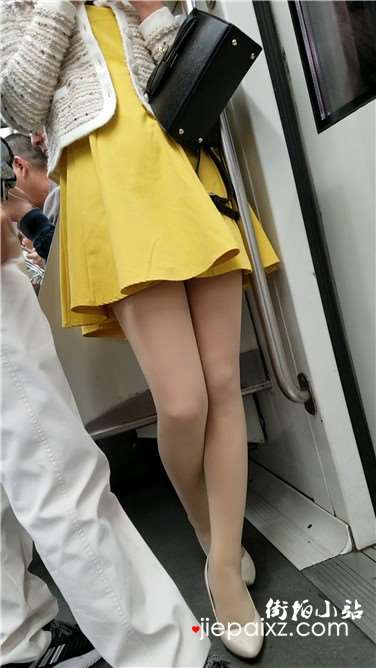 4k超清，地铁拍摄极品丝足高跟黄色短裙女神姐姐