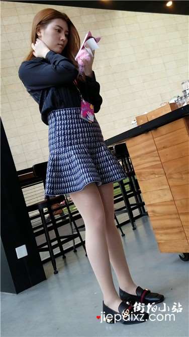 4k超清，街拍极品美腿气质漂亮小姐姐