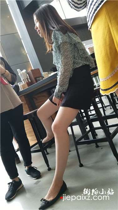 4k超清，极品漂亮性感气质美女，白皙大腿真诱人