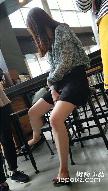 4k超清，极品漂亮性感气质美女，白皙大腿真诱人