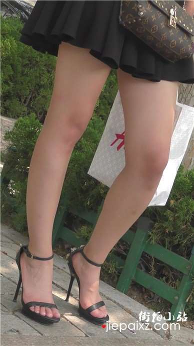 4k-街拍极品恨天高漂亮美足性感美女