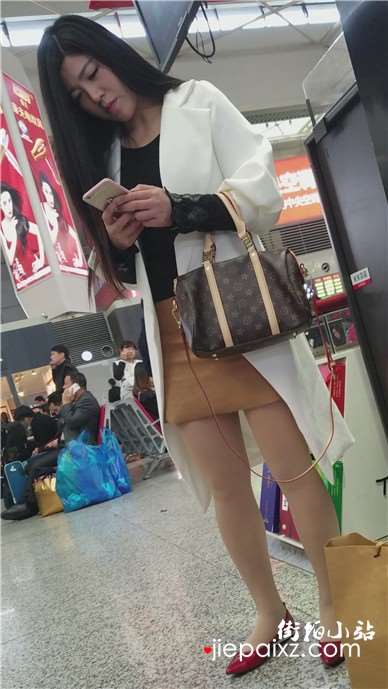 4k-肉色丝袜短裙红色小平底鞋美女