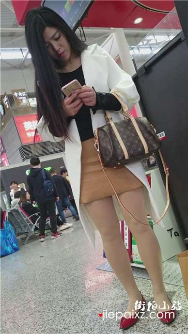 4k-肉色丝袜短裙红色小平底鞋美女