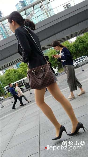 4k超清，街拍极品美腿高跟鞋性感高颜值少妇