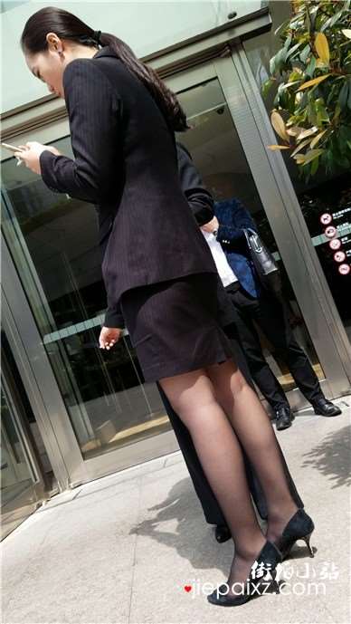 4k-酒店经理的黑丝OL职业制服装很诱人