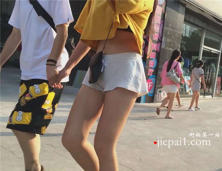 黄衣小蛮腰女孩小小年纪就交男友！[2.68 GB]