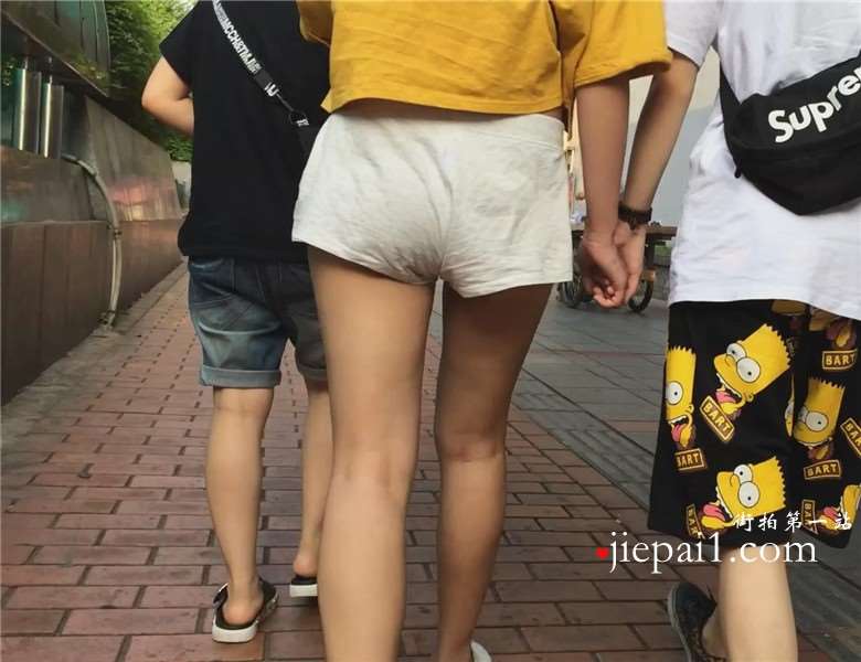 黄衣小蛮腰女孩小小年纪就交男友！[2.68 GB]