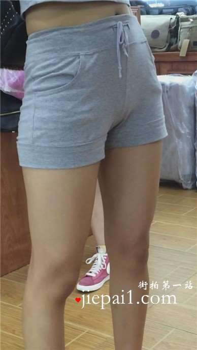 街拍性感小蛮腰运动短裤长腿美少F [1.07 GB]