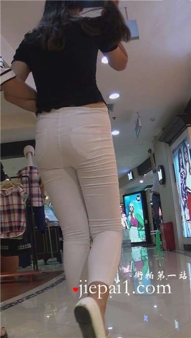 街拍白裤美臀性感美女跟闺蜜逛商场 [1.33 GB]