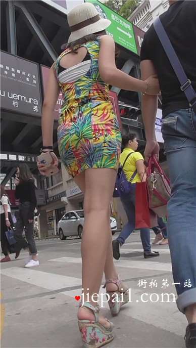 街拍性感花色包臀裙海岛风情女神姐姐 [639 MB]