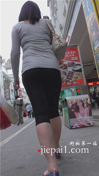 街拍肥美紧身裤SF [716 MB]