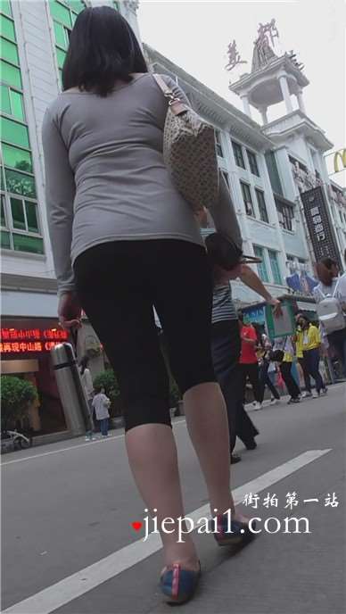 街拍肥美紧身裤SF [716 MB]