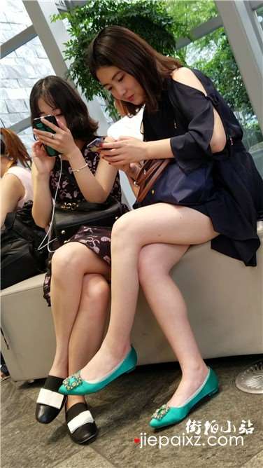 4k超清，微笑超甜美的美腿气质美女