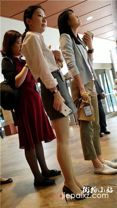 4k超清，街拍极品大长腿高跟鞋气质漂亮美女