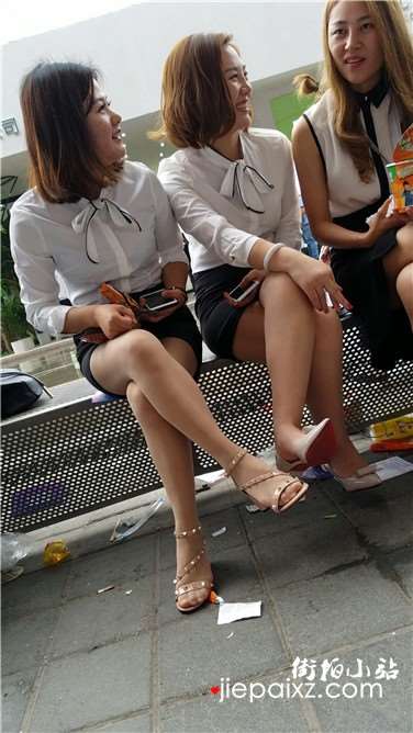 4k超清，街拍气质小清新笑容甜美的丝袜美腿女孩