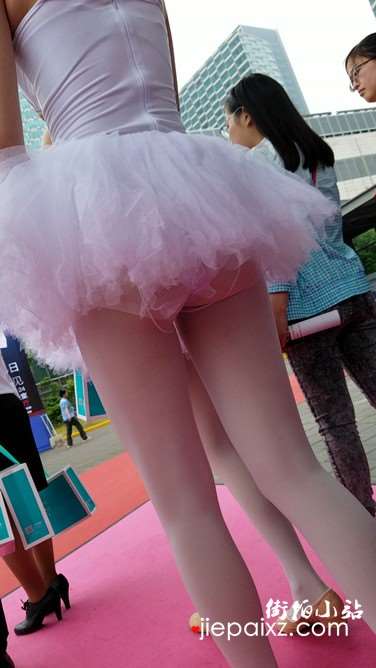 4k超清，街拍三位性感的芭蕾舞裙美女